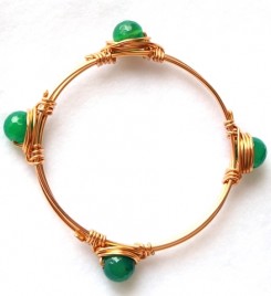 FOUR PENDANT BANGLE – GREEN