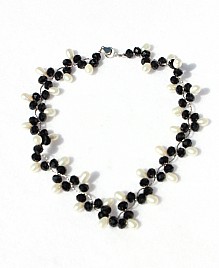 V DROP NECKLACE – BLACK & WHITE