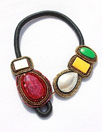 BEVERLY NECKLACE – BLACK