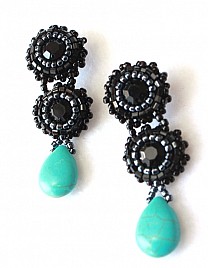 DROP EARRINGS – BLACK