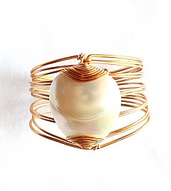 FRESHWATER PEARL CUFF – WHITE