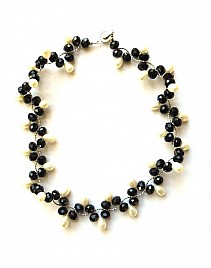 SINGLE STRAND – BLACK AND PEARL