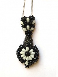 MEDALLION – BLACK AND WHITE